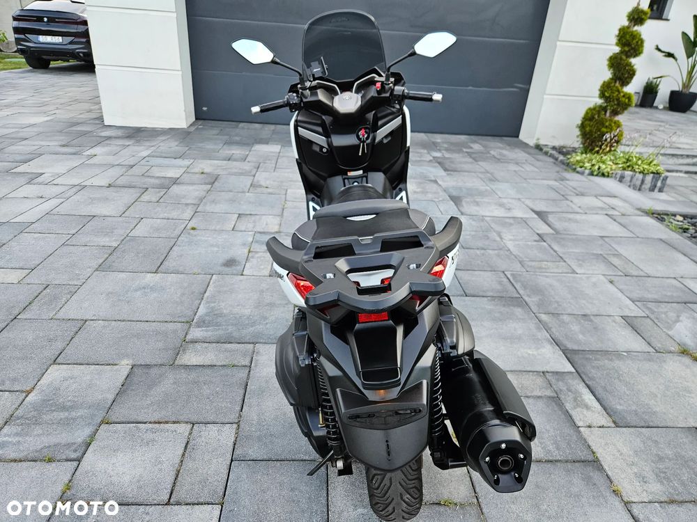 Yamaha X-max - 12