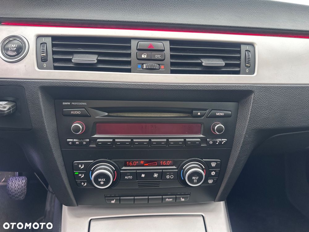 BMW Seria 3 320i Edition Sport - 16