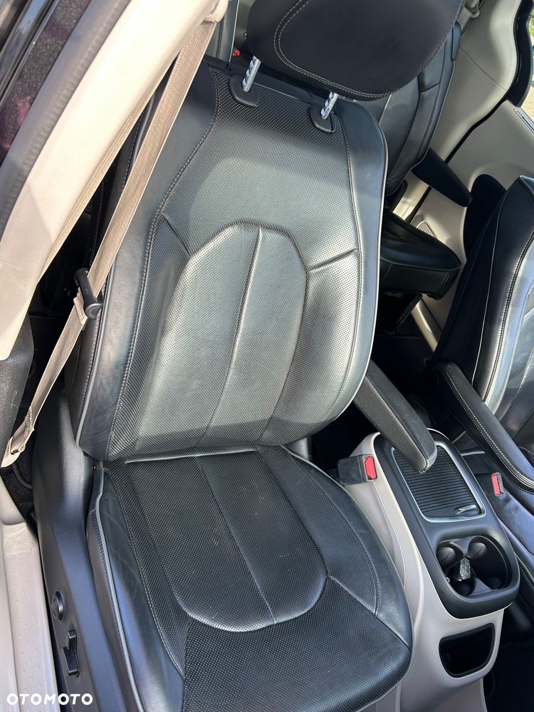 Chrysler Pacifica - 14