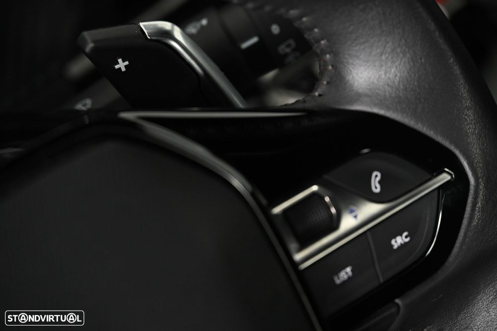 Peugeot 2008 1.2 PureTech Allure Pack EAT8 - 23
