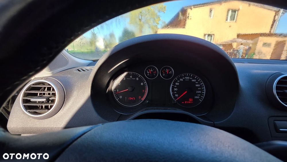 Audi A3 3-drzwiowe 1.6 Ambiente - 10