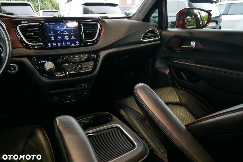 Chrysler Pacifica - 18