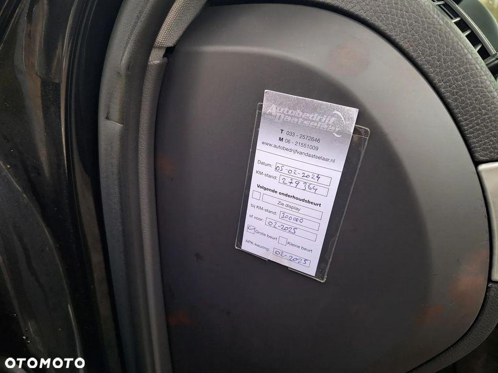 Volkswagen Touareg 4.2 V8 Automatik Individual - 25