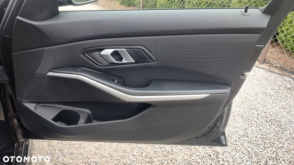 BMW Seria 3 330e Advantage - 35