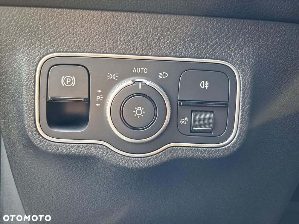 Mercedes-Benz GLB - 24