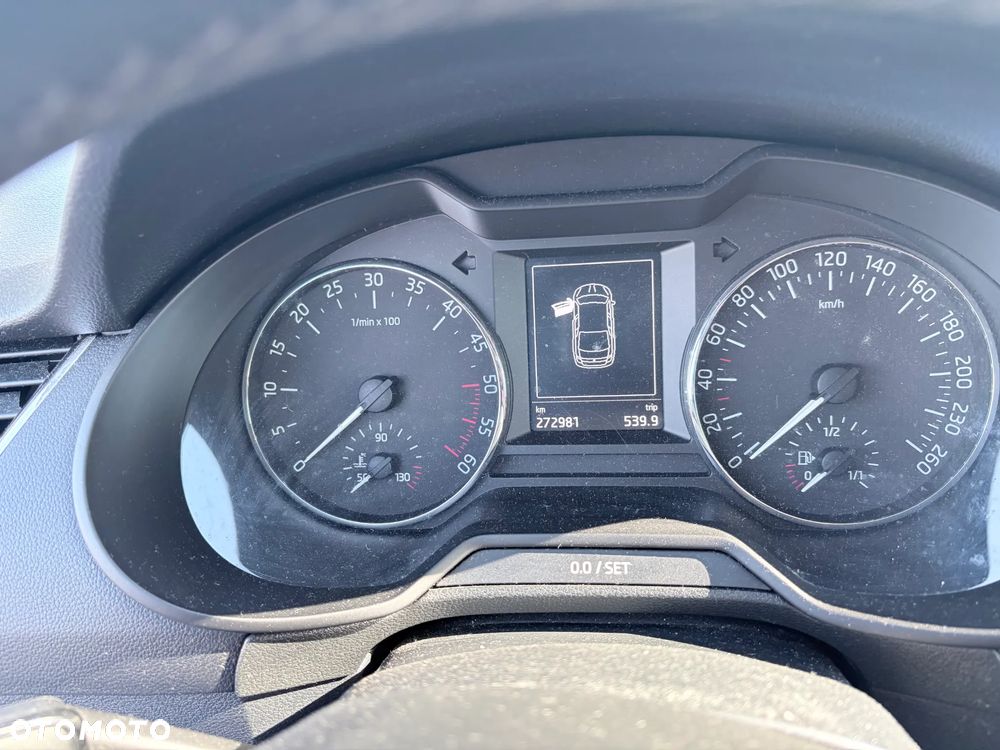 Skoda Octavia 1.6 TDI Ambition DSG - 8