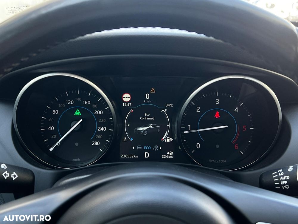 Jaguar XE 20d Aut. Portfolio - 31