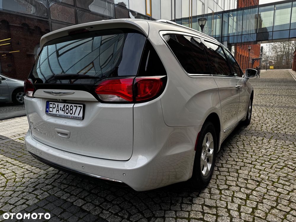 Chrysler Pacifica - 6