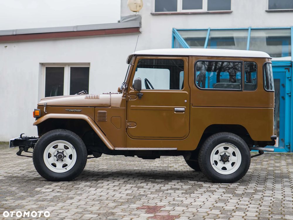 Toyota Land Cruiser - 5