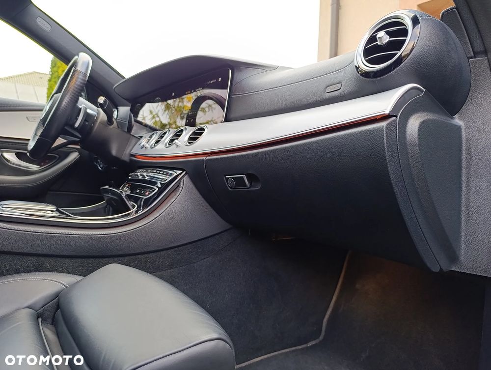 Mercedes-Benz Klasa E 300 d 4Matic 9G-TRONIC AMG Line - 37