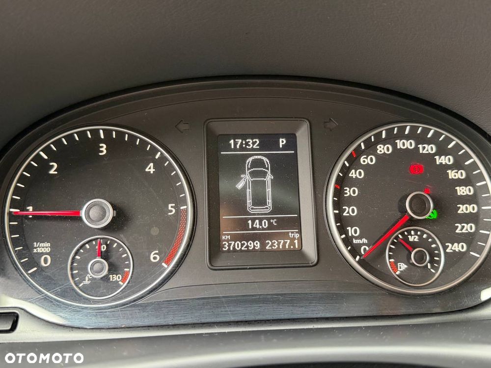 Volkswagen Touran - 27