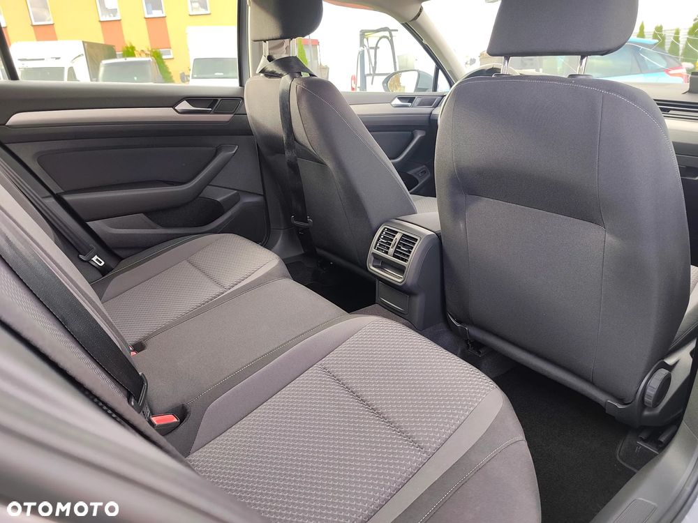 Volkswagen Passat 2.0 TDI SCR Business DSG - 12