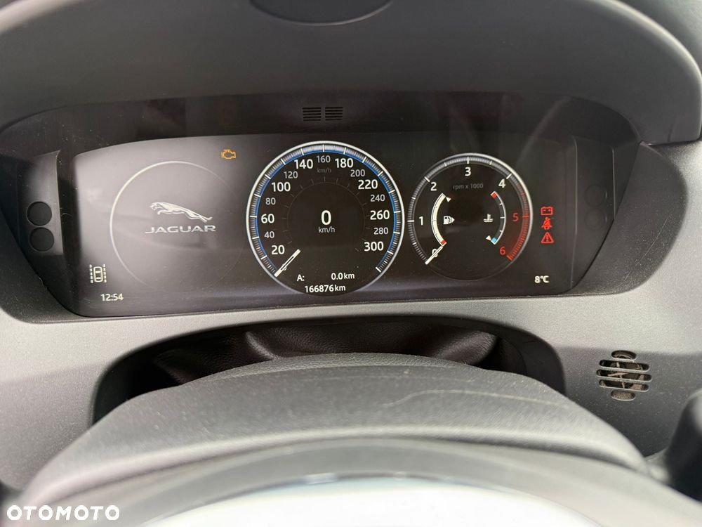 Jaguar XE 2.0 D R-Sport - 7