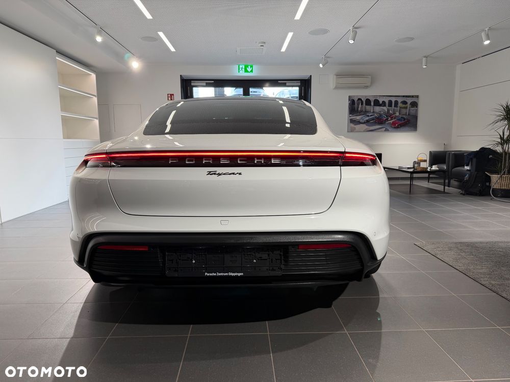 Porsche Taycan Performance Plus - 7