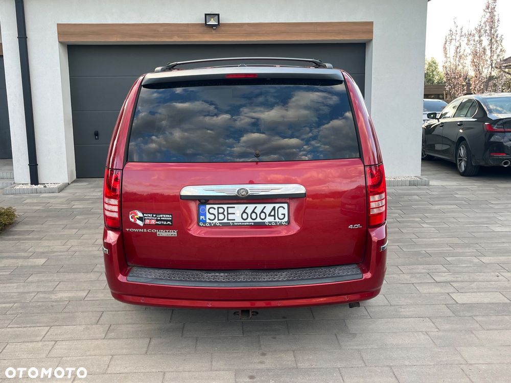 Chrysler Town & Country - 13