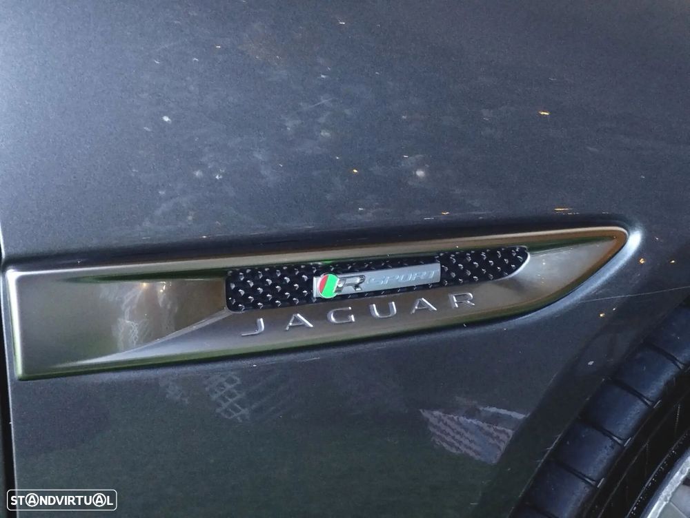 Jaguar XE 2.0 D R-Dynamic SE - 25