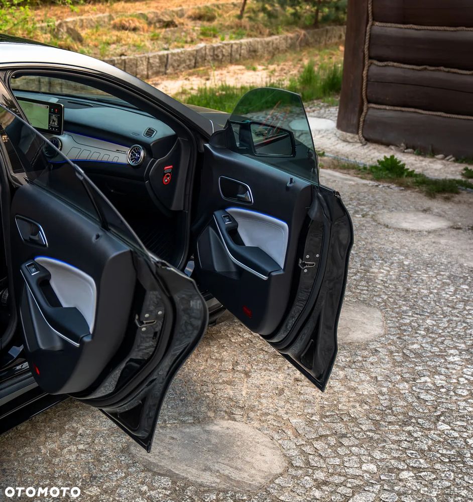 Mercedes-Benz CLA 180 7G-DCT AMG Line - 23