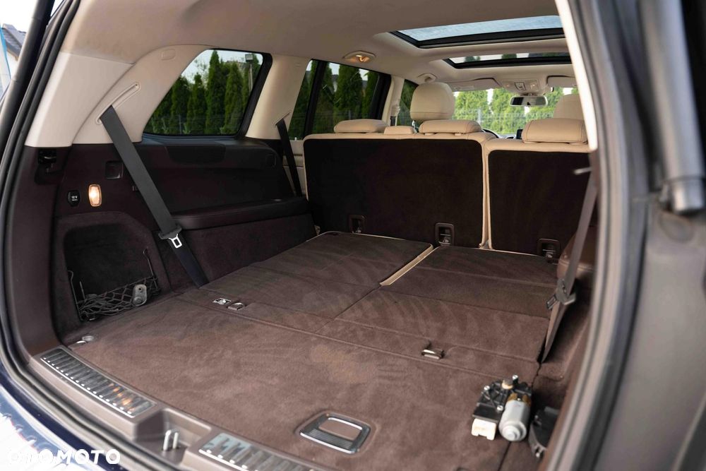 Mercedes-Benz GLS - 29