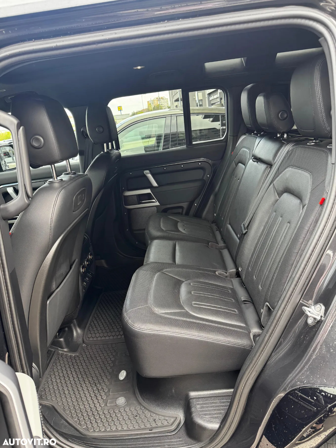 Land Rover Defender - 17