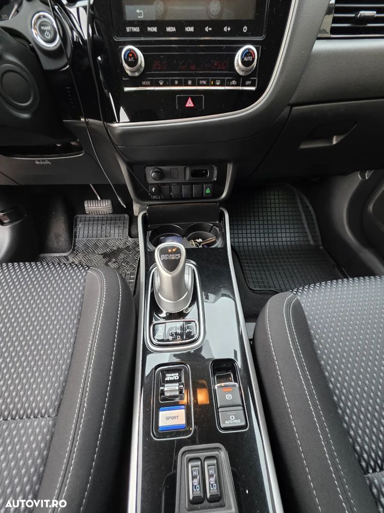 Mitsubishi Outlander PHEV 2.4 L 4X4 Instyle - 8