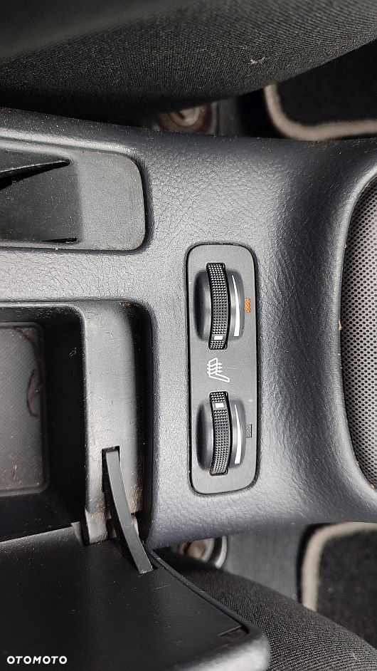 Toyota Avensis 1.8 VVT-i Executive - 32