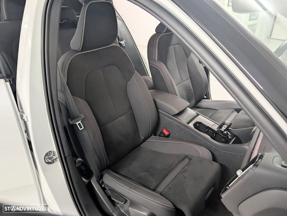 Volvo XC 40 Recharge Core - 24