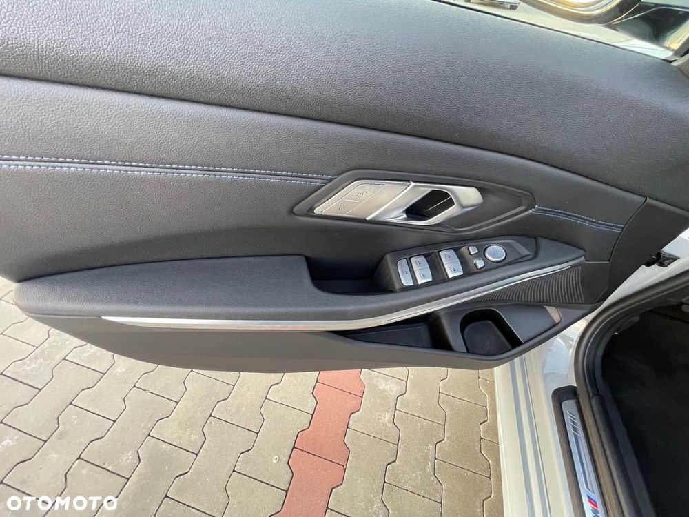 BMW Seria 3 318i M Sport - 26