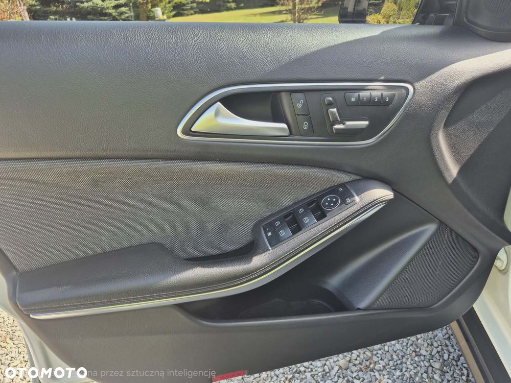 Mercedes-Benz GLA 200 (CDI) d 4-Matic - 9