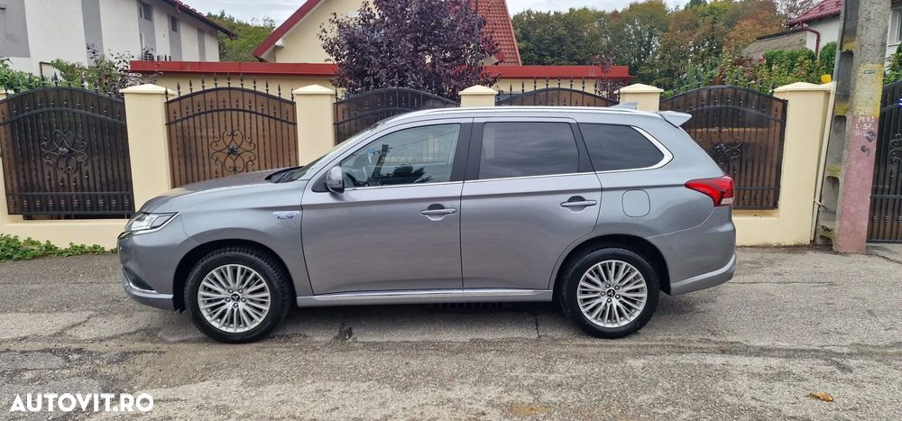 Mitsubishi Outlander 2.4 4WD Plug-In Hybrid Diamant - 21