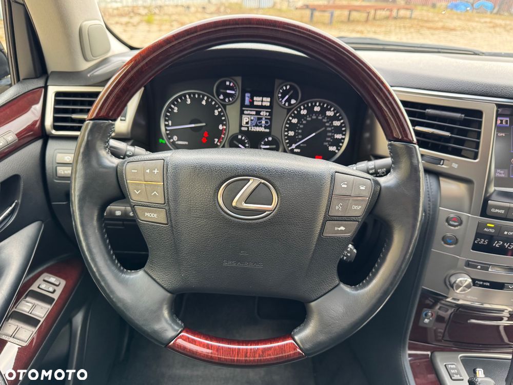 Lexus LX 570 - 40