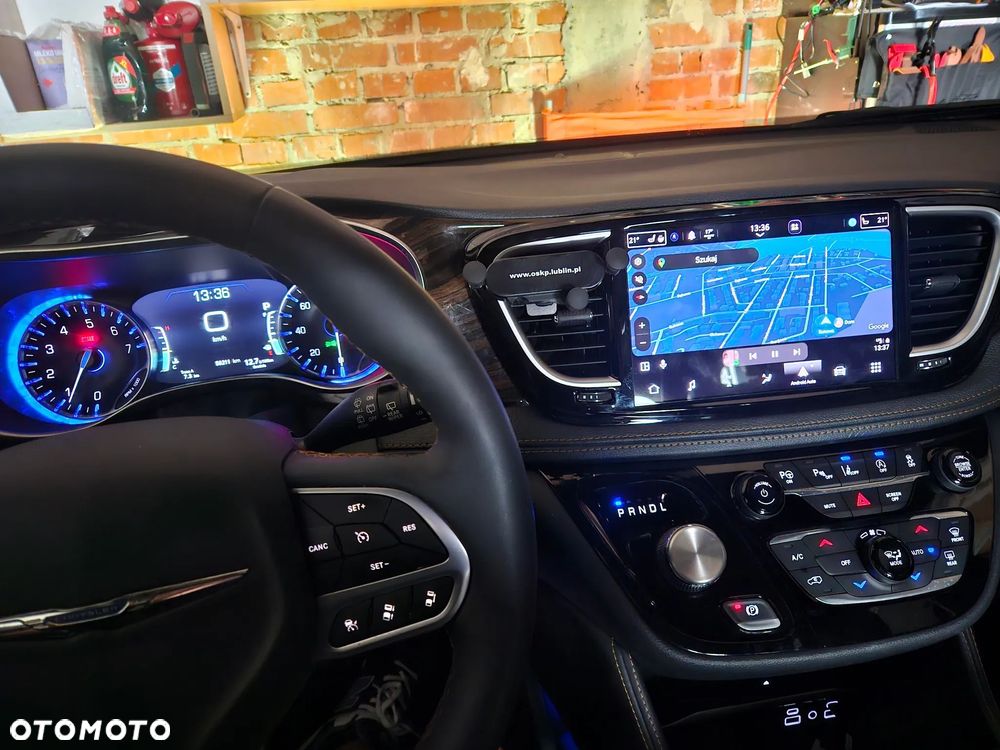 Chrysler Pacifica - 8