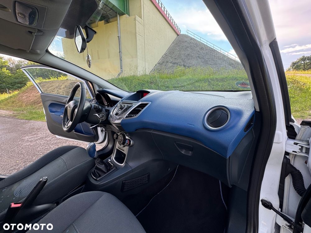 Ford Fiesta - 25