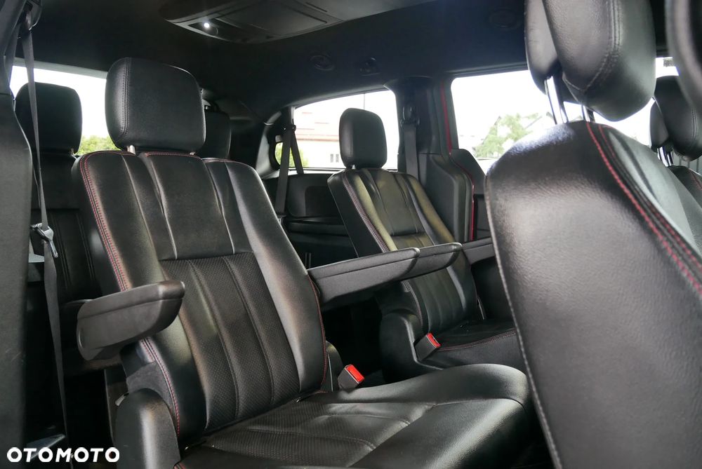 Dodge Grand Caravan - 13
