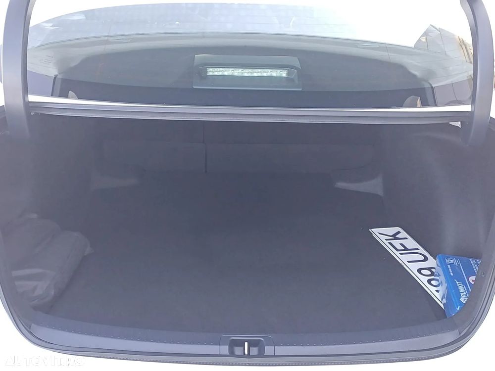 Toyota Corolla Sedan 1.8 HSD Business - 6