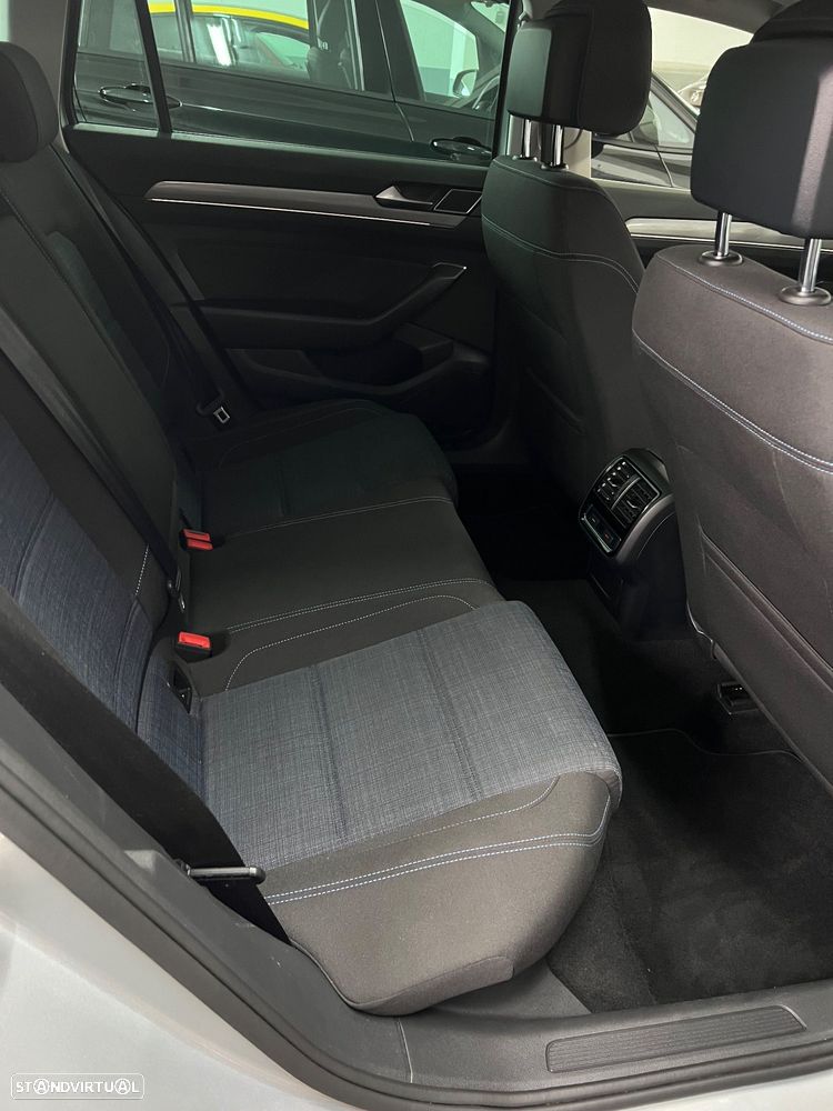 VW Passat Variant - 10