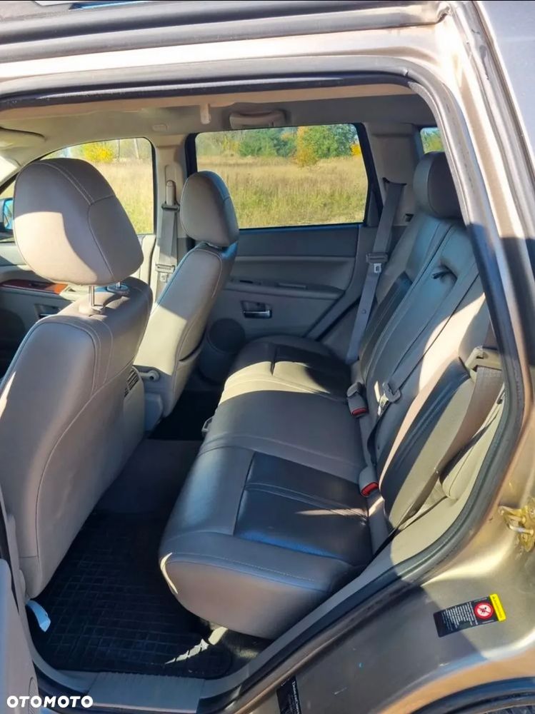 Jeep Grand Cherokee - 14