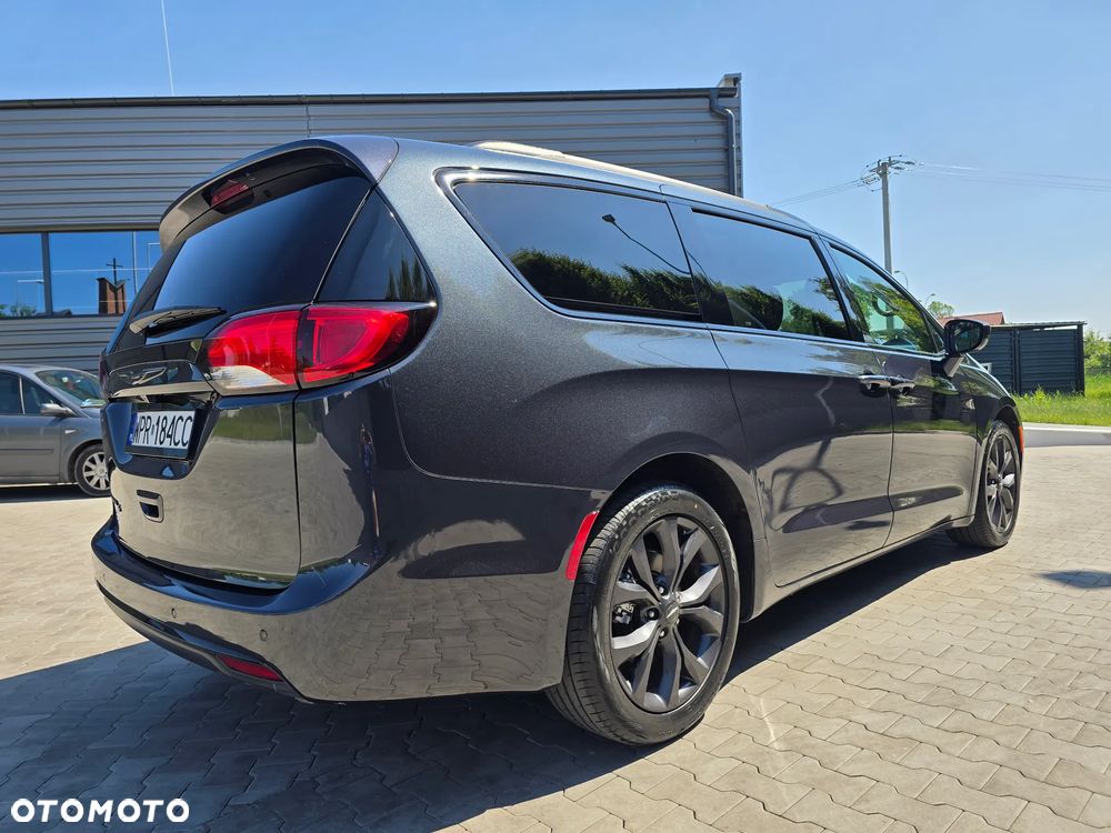 Chrysler Pacifica - 7