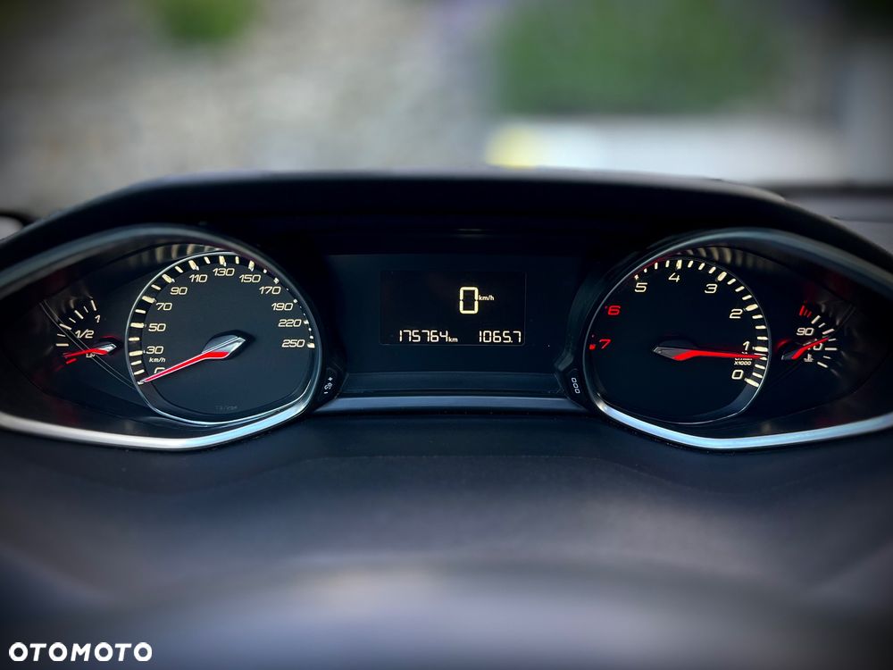 Peugeot 308 SW 1.2 PureTech Allure S&S - 13