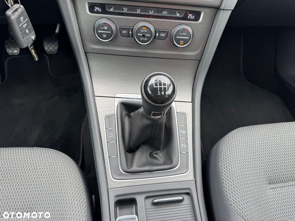 Volkswagen Golf 1.2 TSI BMT Comfortline - 33