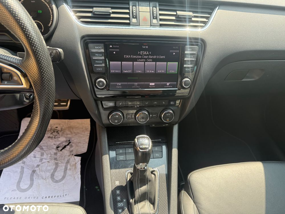 Skoda Octavia Combi 2.0 TDI DSG RS - 25
