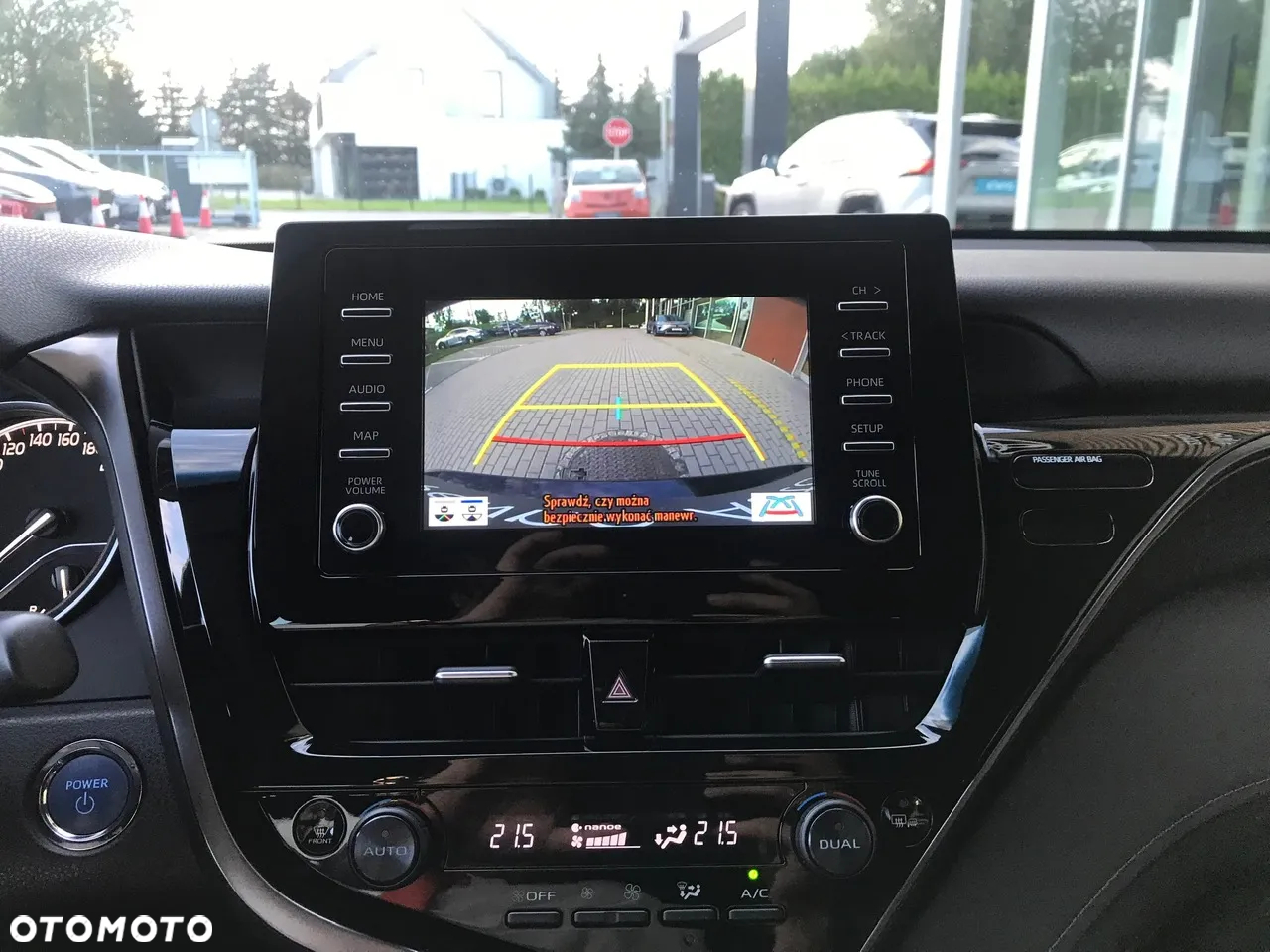 Toyota Camry 2.5 Hybrid Comfort CVT - 28