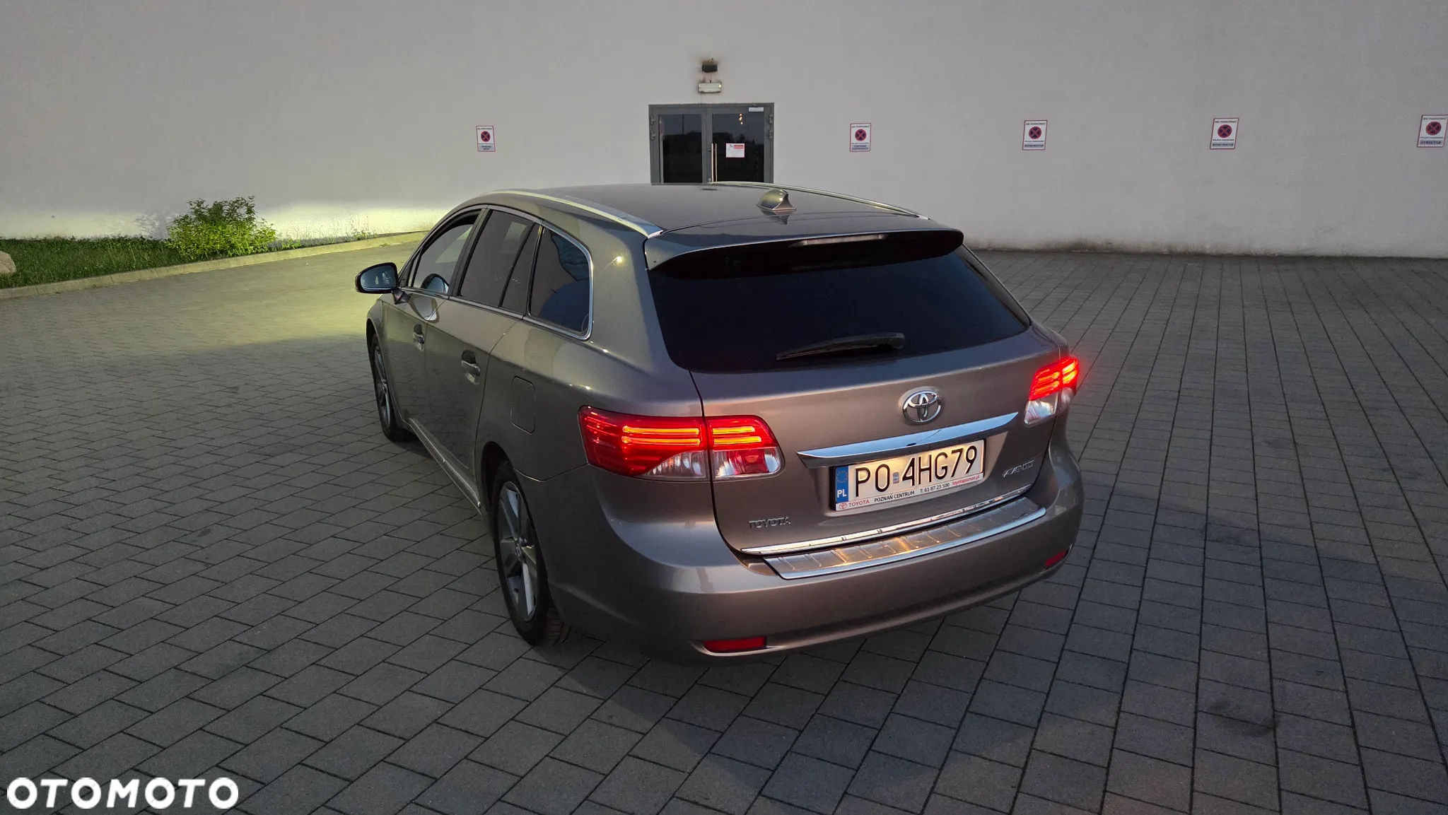 Toyota Avensis 2.0 D-4D Premium - 14
