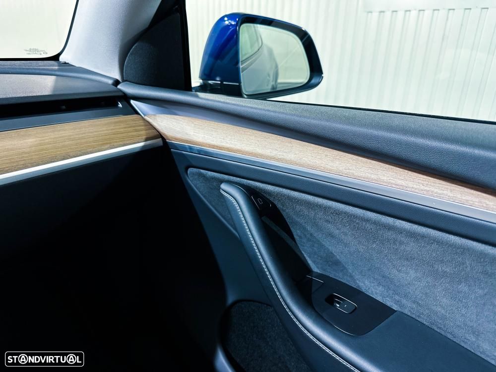 Tesla Model Y Long Range Dual Motor AWD - 24