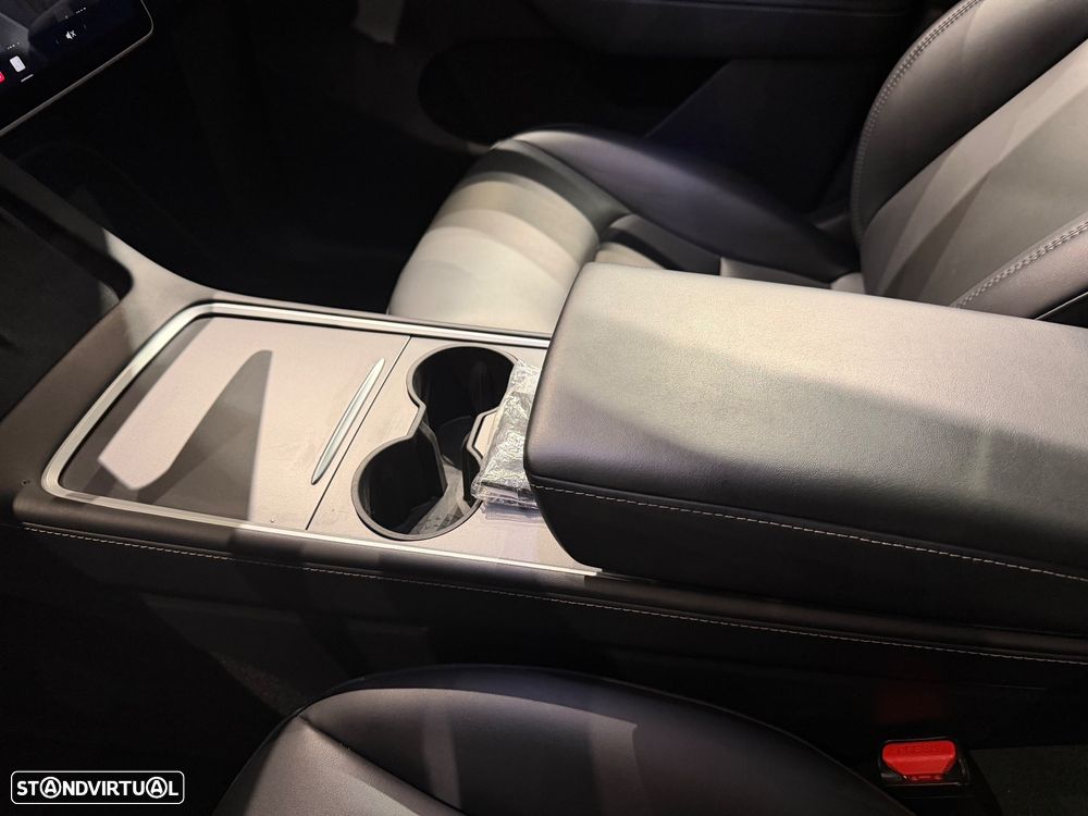 Tesla Model Y Long-Range RWD - 18