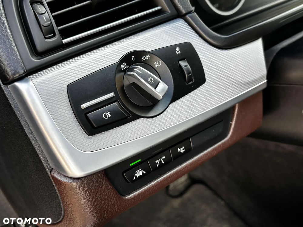 BMW Seria 5 M550d xDrive - 21