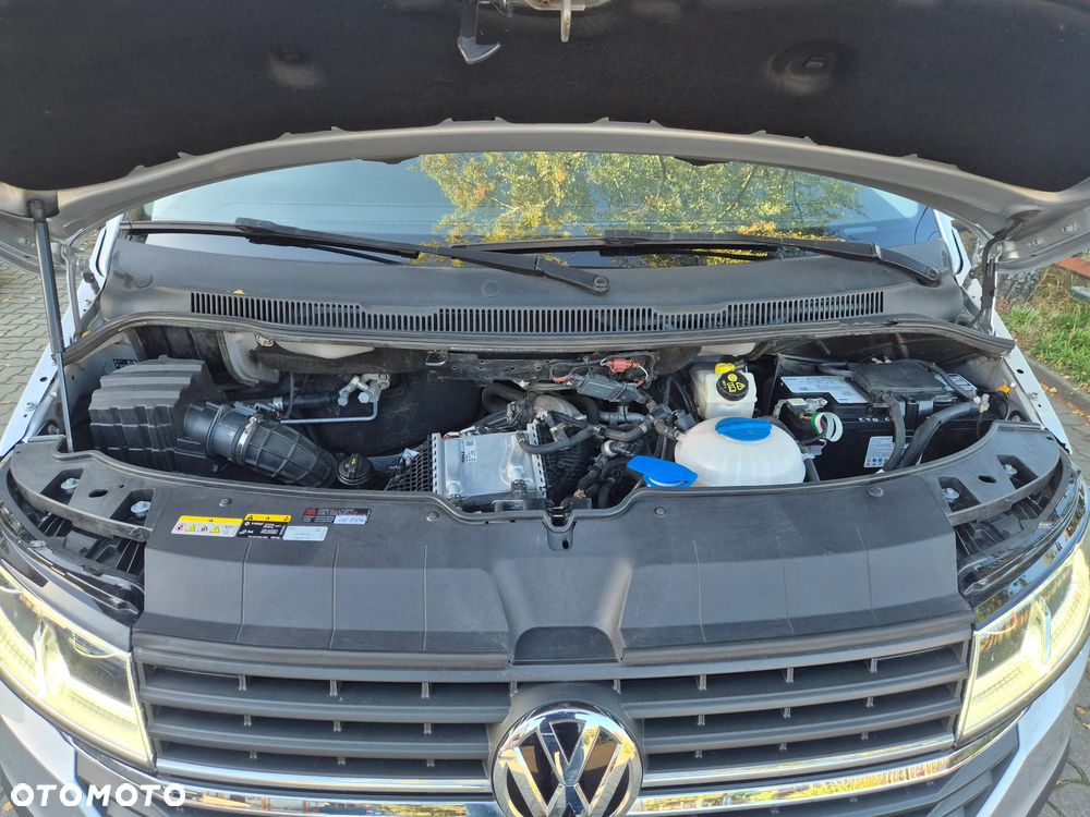 Volkswagen Caravelle - 8