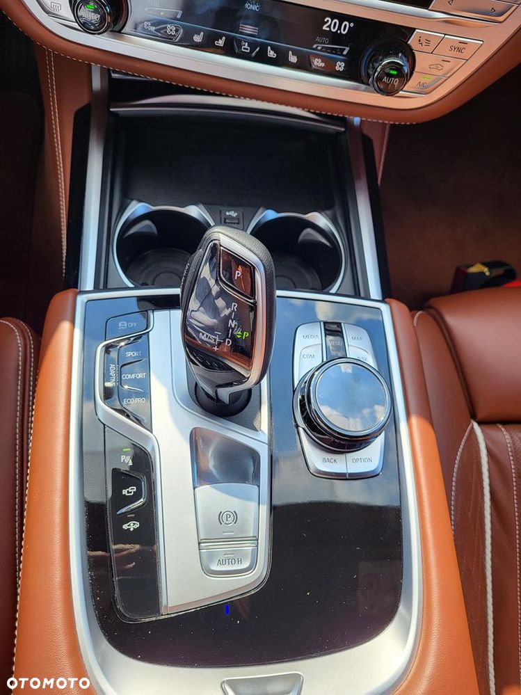BMW Seria 7 - 24