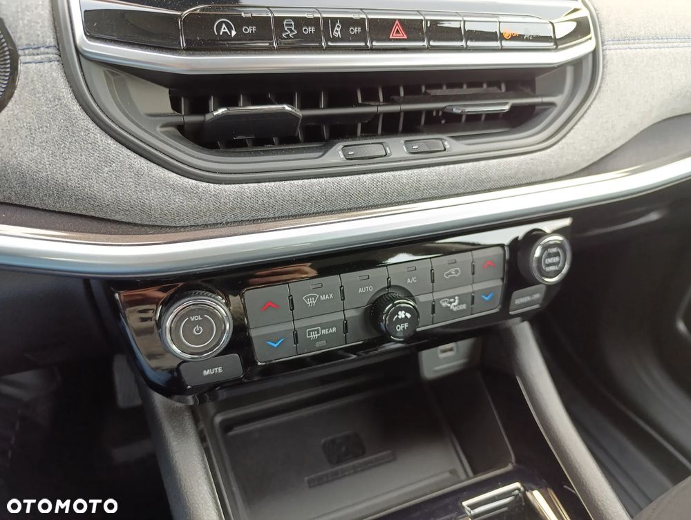 Jeep Compass 1.3 TMair Longitude FWD S&S - 34