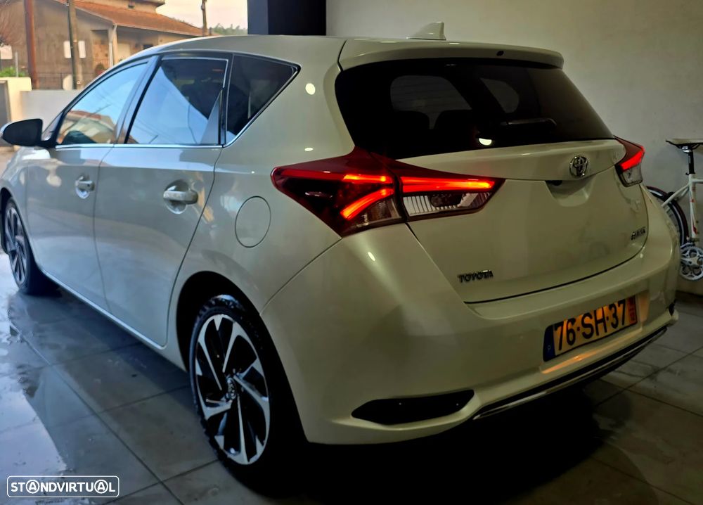 Toyota Auris 1.4 D-4D Comfort+Pack Sport - 4