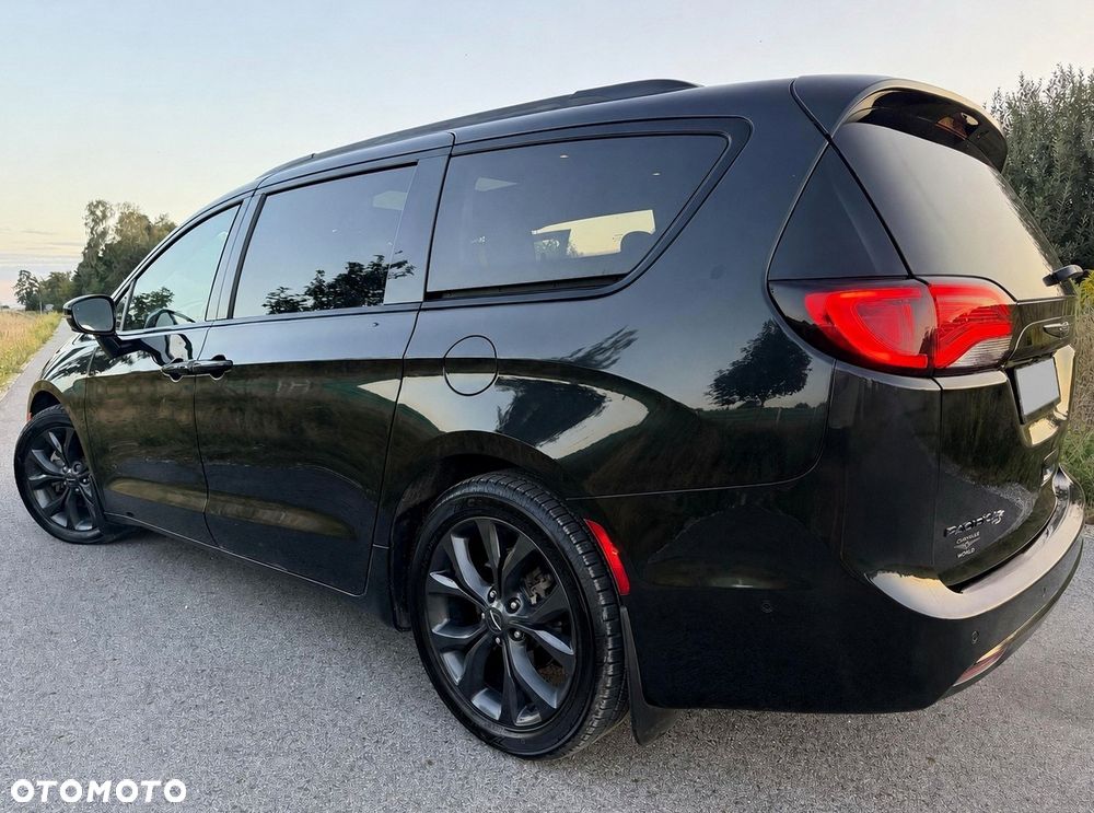 Chrysler Pacifica - 7